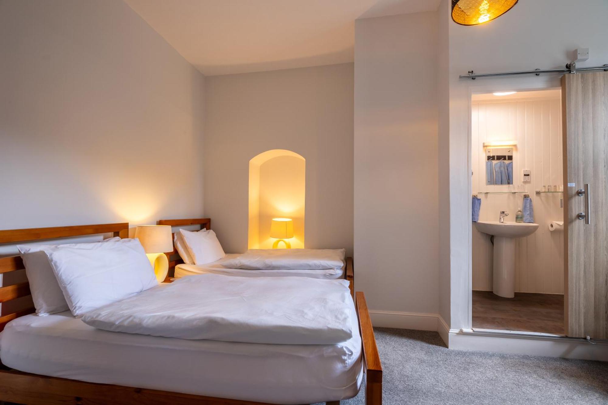 Cosy Wolf Bed & Breakfast フレッシュウォーター エクステリア 写真